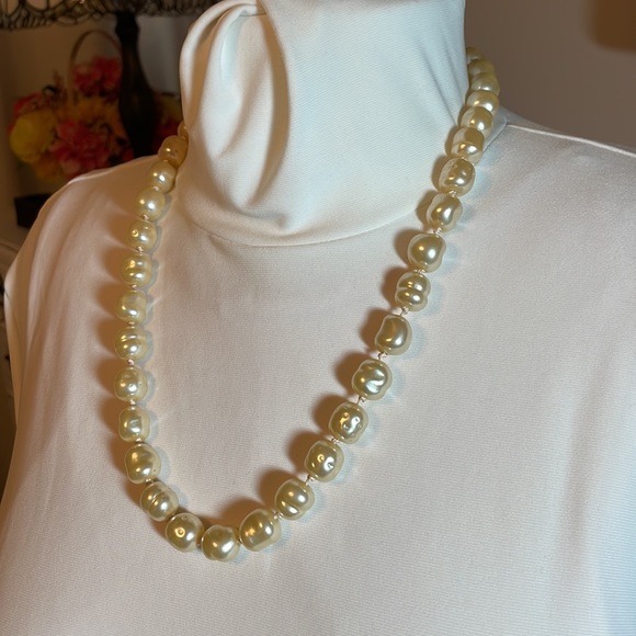 Chanel vintage 80s Faux pearl necklace - Picture 2 of 9